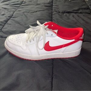 Nike White and Red Low-Top Sneakers